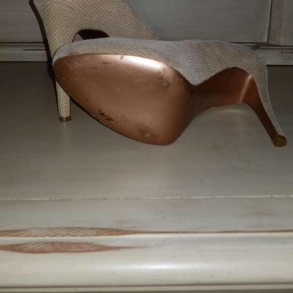 Heels - Picture 3 of 3